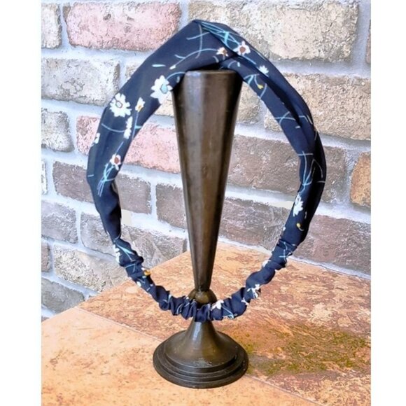 A Whole Bunch of Hair Accessories! - Picture 9 of 14